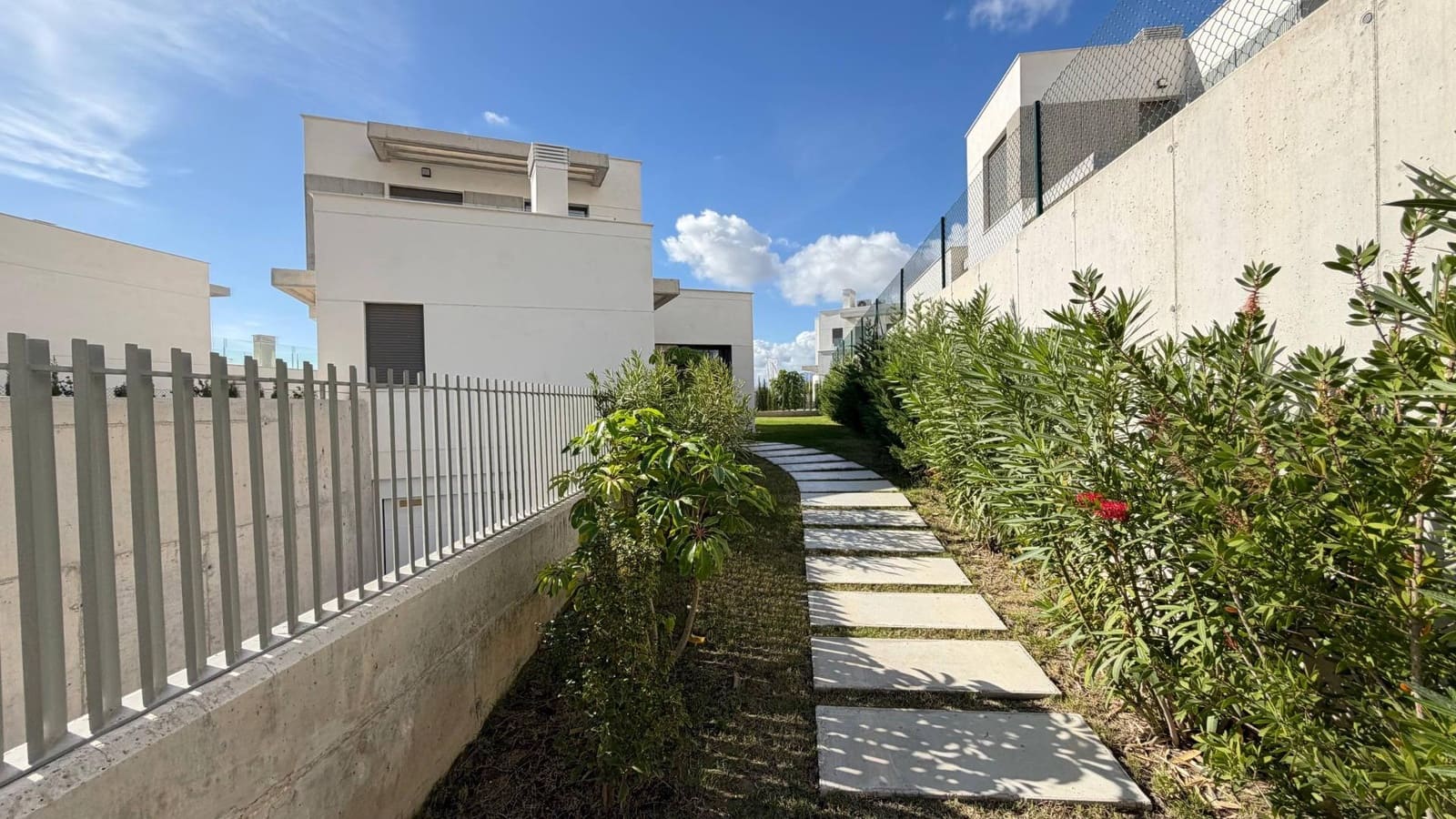 4 bedroom Villa for sale in Finestrat with pool - € 807,000 (Ref: 9398518)