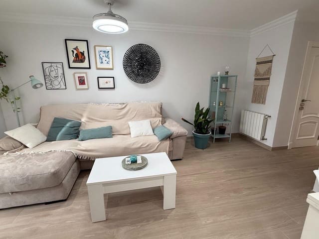 3 bedroom Townhouse for rent in La Pobla de Vallbona with pool - € 2,000 (Ref: 9446356)