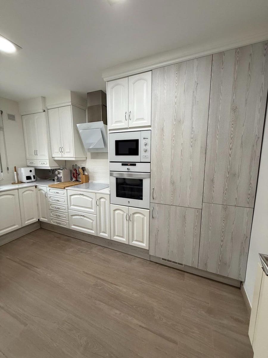 3 quarto Casa em Banda para arrendar em La Pobla de Vallbona com piscina - 2 000 € (Ref: 9446356)