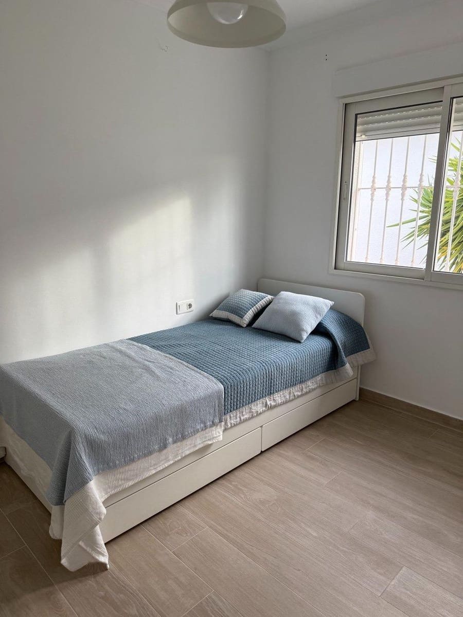 3 quarto Casa em Banda para arrendar em La Pobla de Vallbona com piscina - 2 000 € (Ref: 9446356)