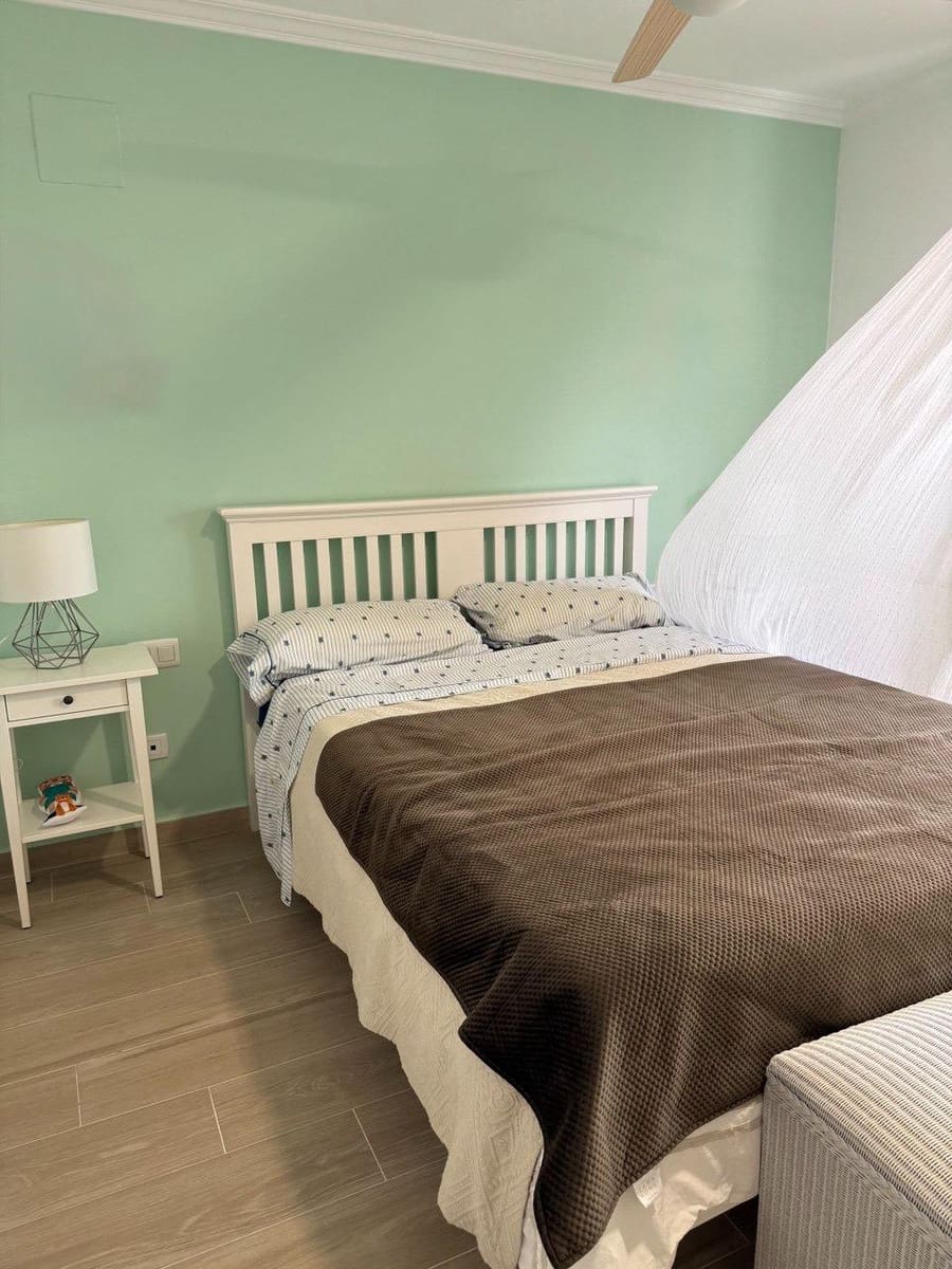 3 quarto Casa em Banda para arrendar em La Pobla de Vallbona com piscina - 2 000 € (Ref: 9446356)