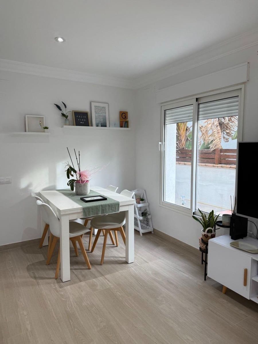 3 quarto Casa em Banda para arrendar em La Pobla de Vallbona com piscina - 2 000 € (Ref: 9446356)