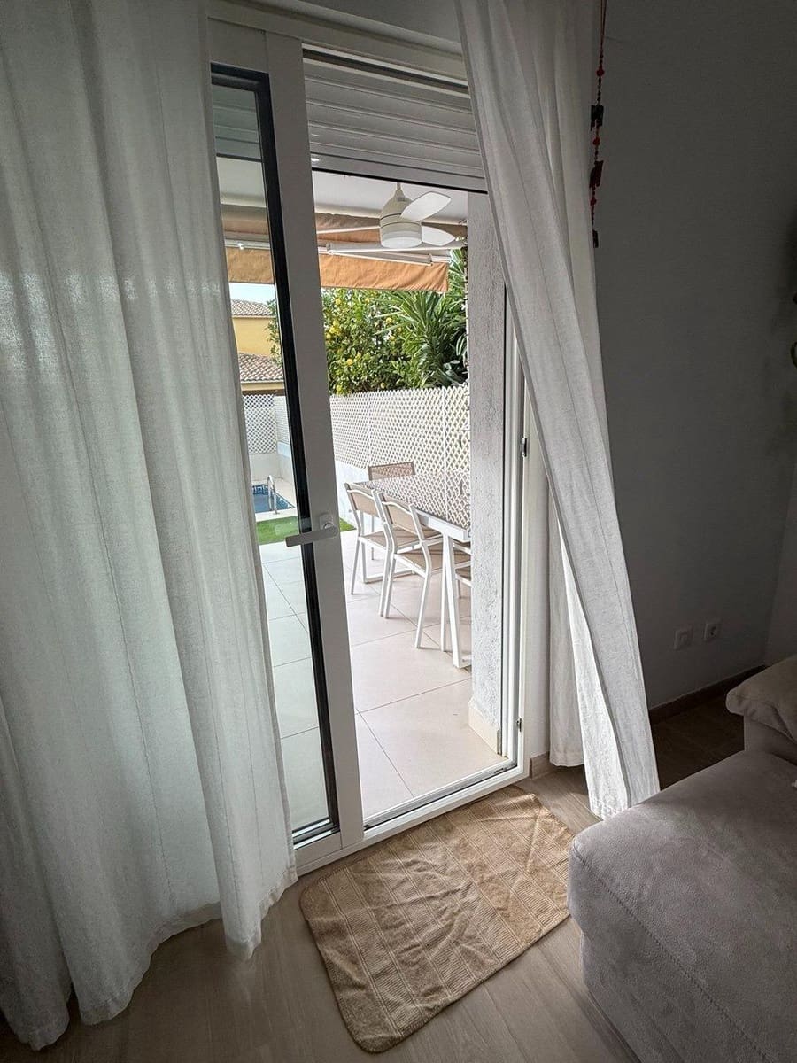 3 quarto Casa em Banda para arrendar em La Pobla de Vallbona com piscina - 2 000 € (Ref: 9446356)