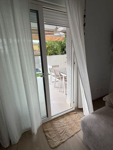 3 bedroom Townhouse for rent in La Pobla de Vallbona with pool - € 2,000 (Ref: 9446356)