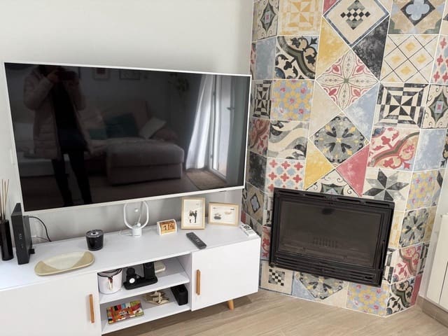 3 bedroom Townhouse for rent in La Pobla de Vallbona with pool - € 2,000 (Ref: 9446356)