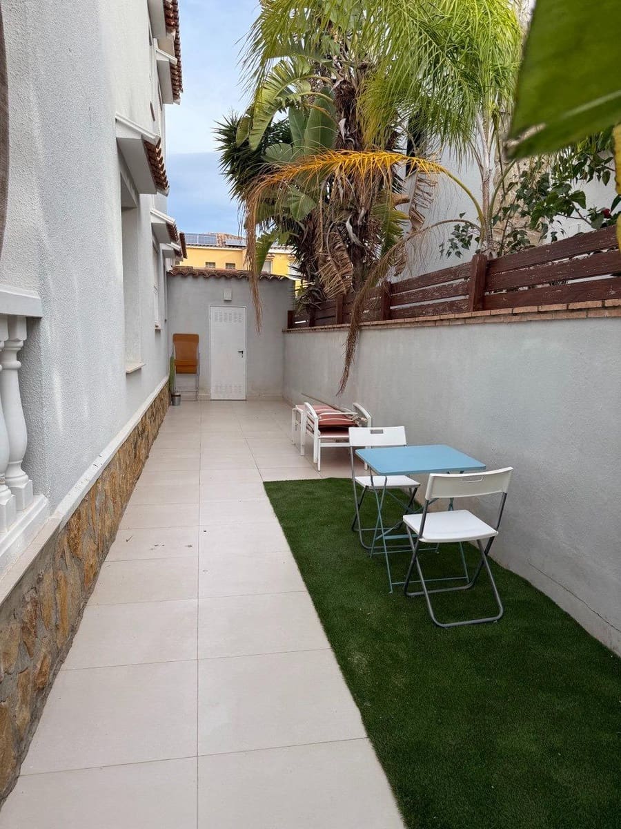 3 quarto Casa em Banda para arrendar em La Pobla de Vallbona com piscina - 2 000 € (Ref: 9446356)