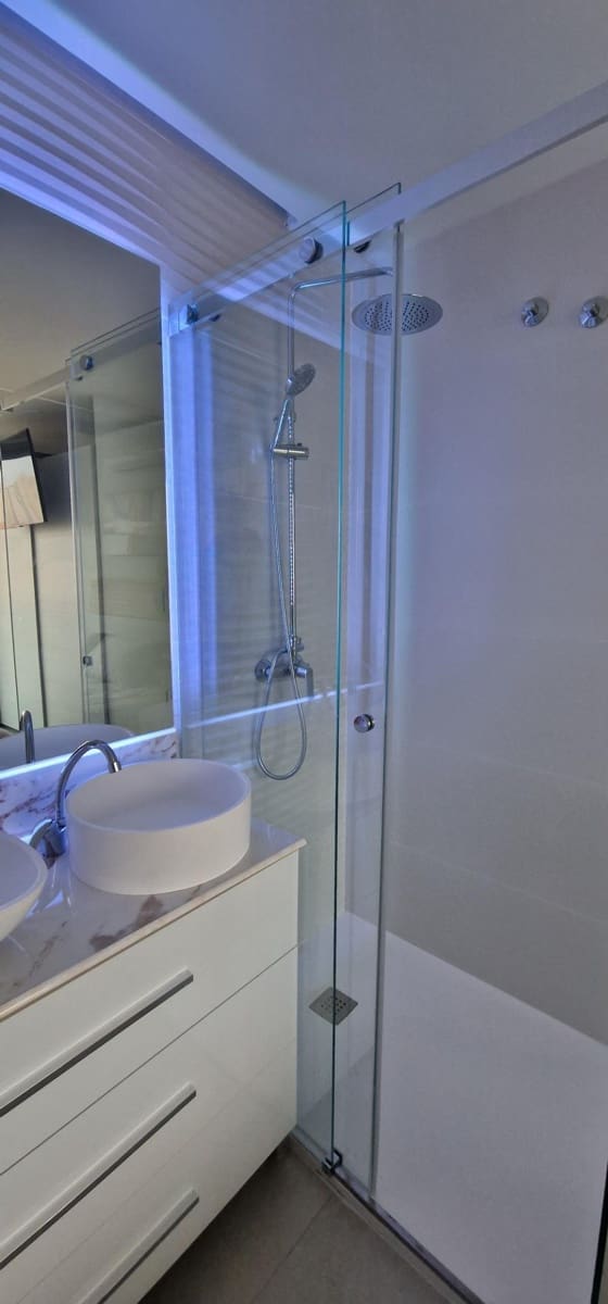 2 soveværelse Lejlighed til salg i Cala de Finestrat med swimmingpool - € 275.000 (Ref: 9450962)