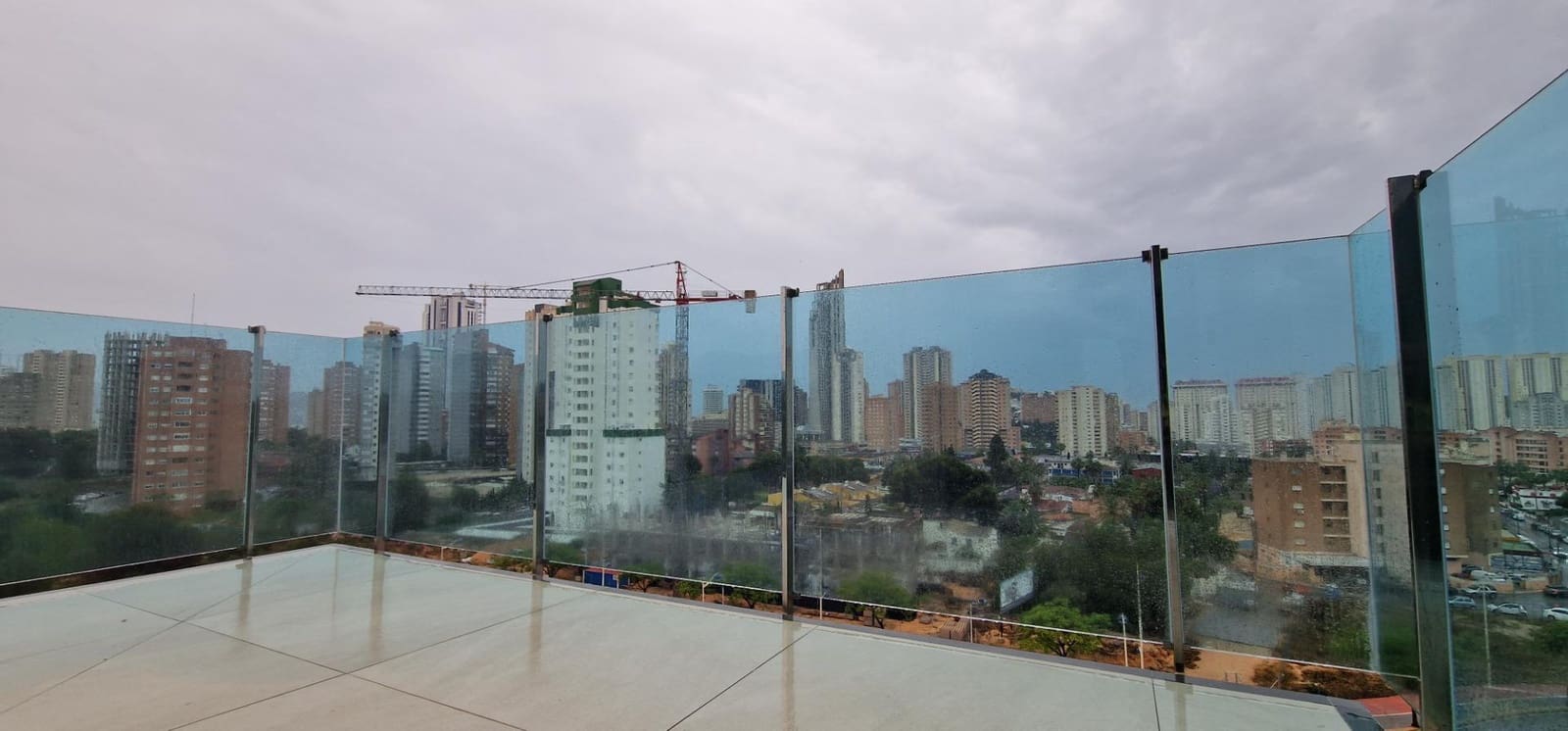 2 soveværelse Lejlighed til salg i Cala de Finestrat med swimmingpool - € 275.000 (Ref: 9450962)