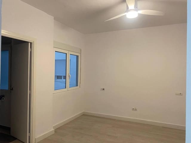 Apartamento de 3 habitaciones en Carolinas Bajas, Alicante / Alacant ciudad en alquiler - 1.150 € (Ref: 9483530)