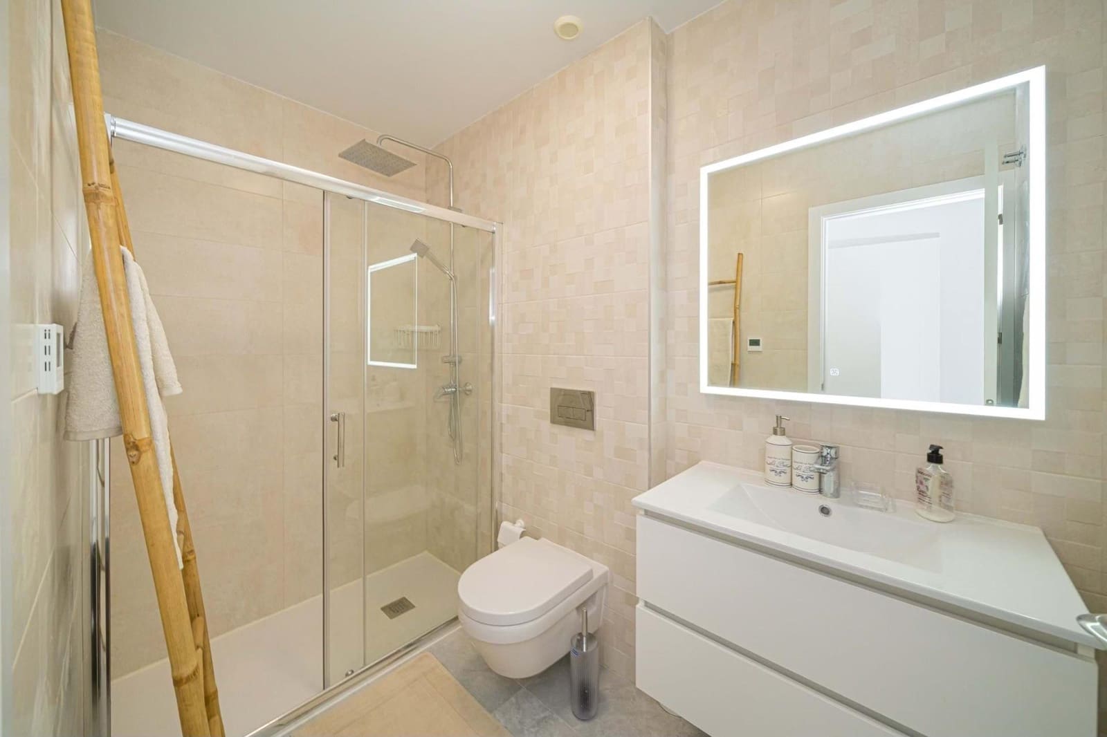 2 soveværelse Lejlighed til leje i Finestrat med swimmingpool - € 1.800 (Ref: 9491461)