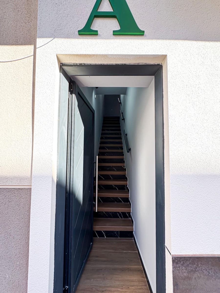 Hotel de 12 habitaciones en Torrevieja en venta - 1.490.000 € (Ref: 9491462)