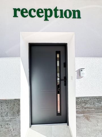 Hotel de 12 habitaciones en Centro, Torrevieja en venta - 1.490.000 € (Ref: 9491462)