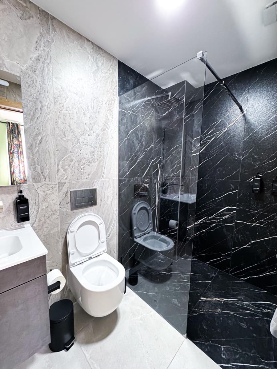 Hotel de 12 habitaciones en Torrevieja en venta - 1.490.000 € (Ref: 9491462)