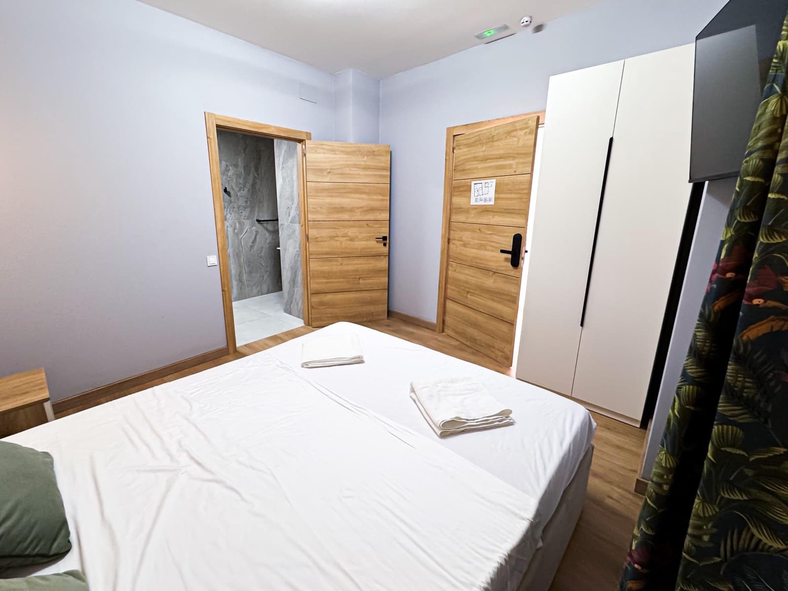 Hotel de 12 habitaciones en Torrevieja en venta - 1.490.000 € (Ref: 9491462)