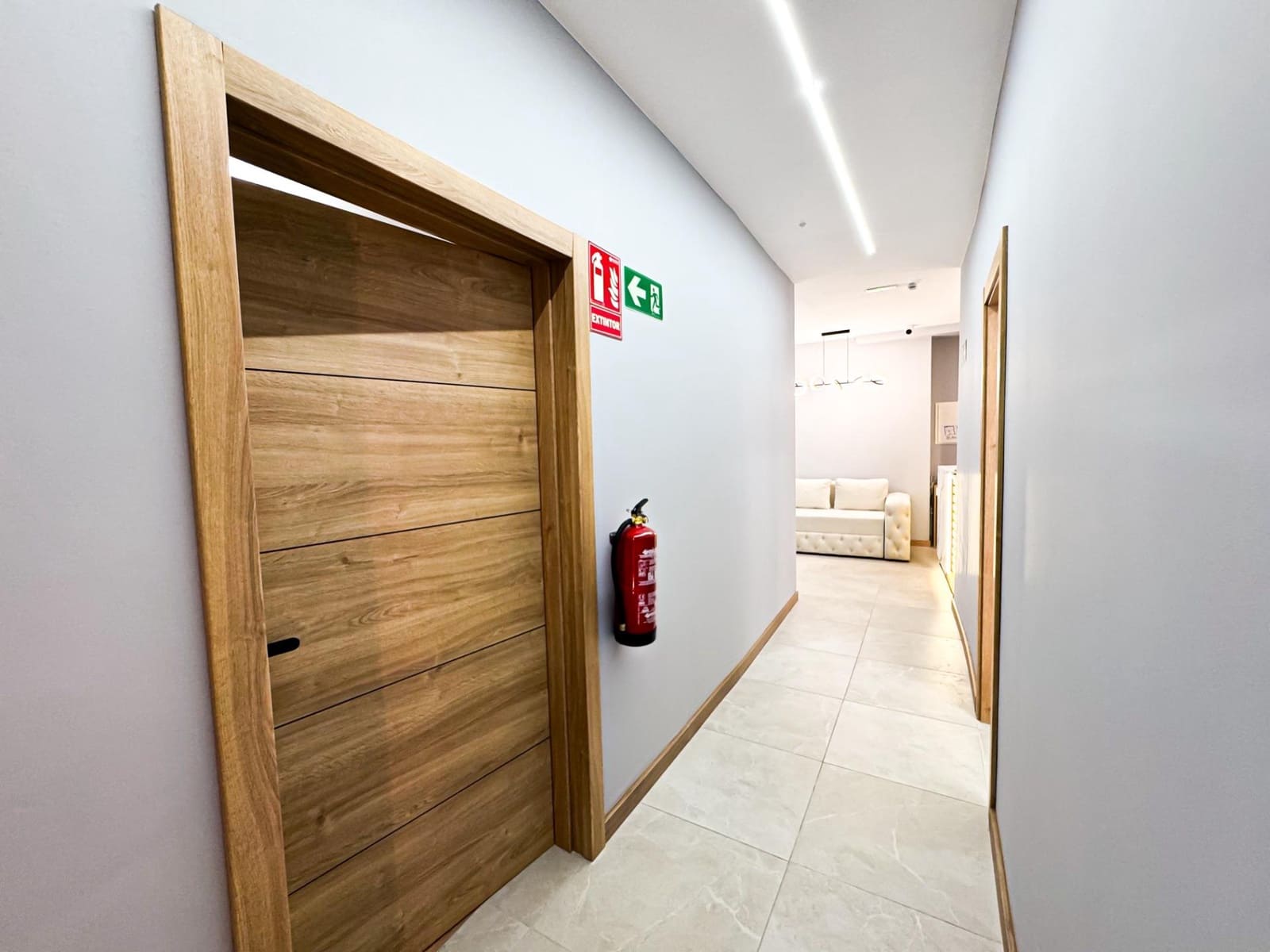 Hotel de 12 habitaciones en Torrevieja en venta - 1.490.000 € (Ref: 9491462)