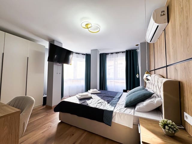 Hotel de 12 habitaciones en Centro, Torrevieja en venta - 1.490.000 € (Ref: 9491462)