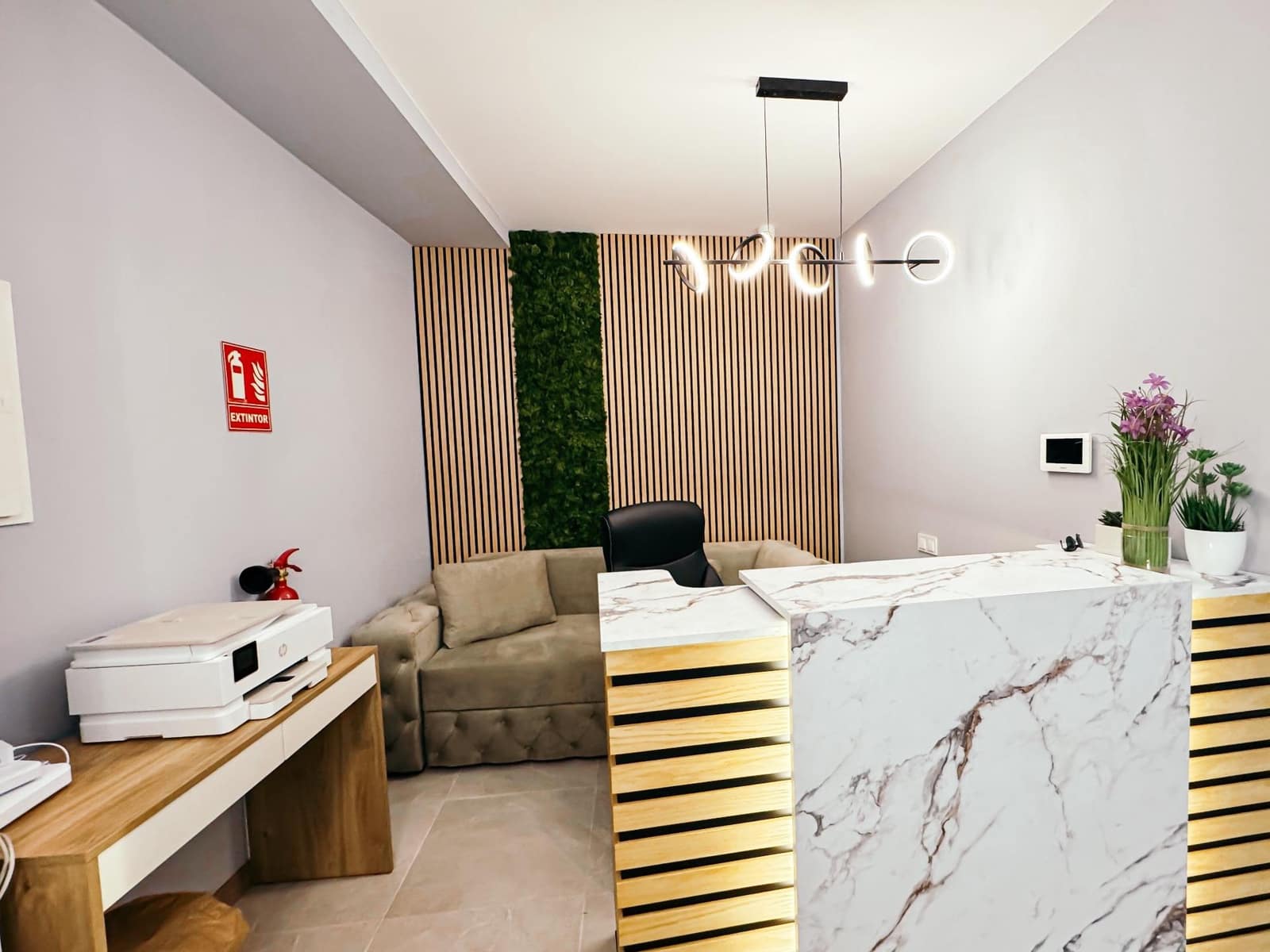 Hotel de 12 habitaciones en Torrevieja en venta - 1.490.000 € (Ref: 9491462)