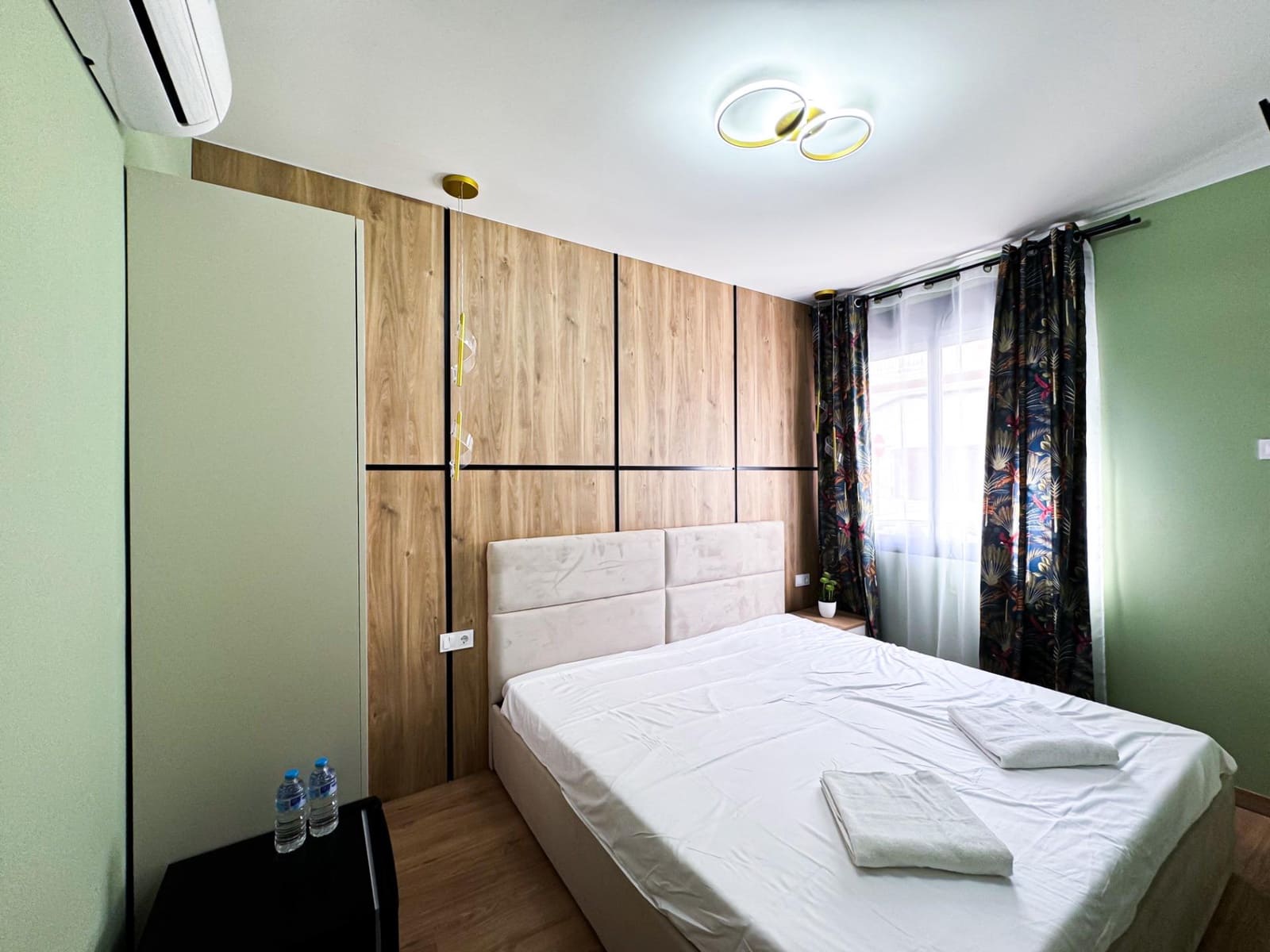 Hotel de 12 habitaciones en Torrevieja en venta - 1.490.000 € (Ref: 9491462)