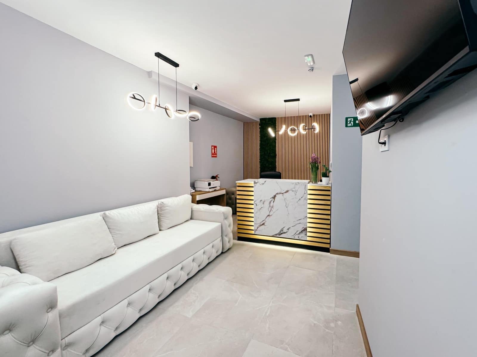 Hotel de 12 habitaciones en Torrevieja en venta - 1.490.000 € (Ref: 9491462)