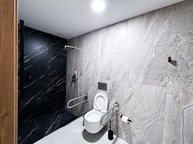 Hotel de 12 habitaciones en Centro, Torrevieja en venta - 1.490.000 € (Ref: 9491462)