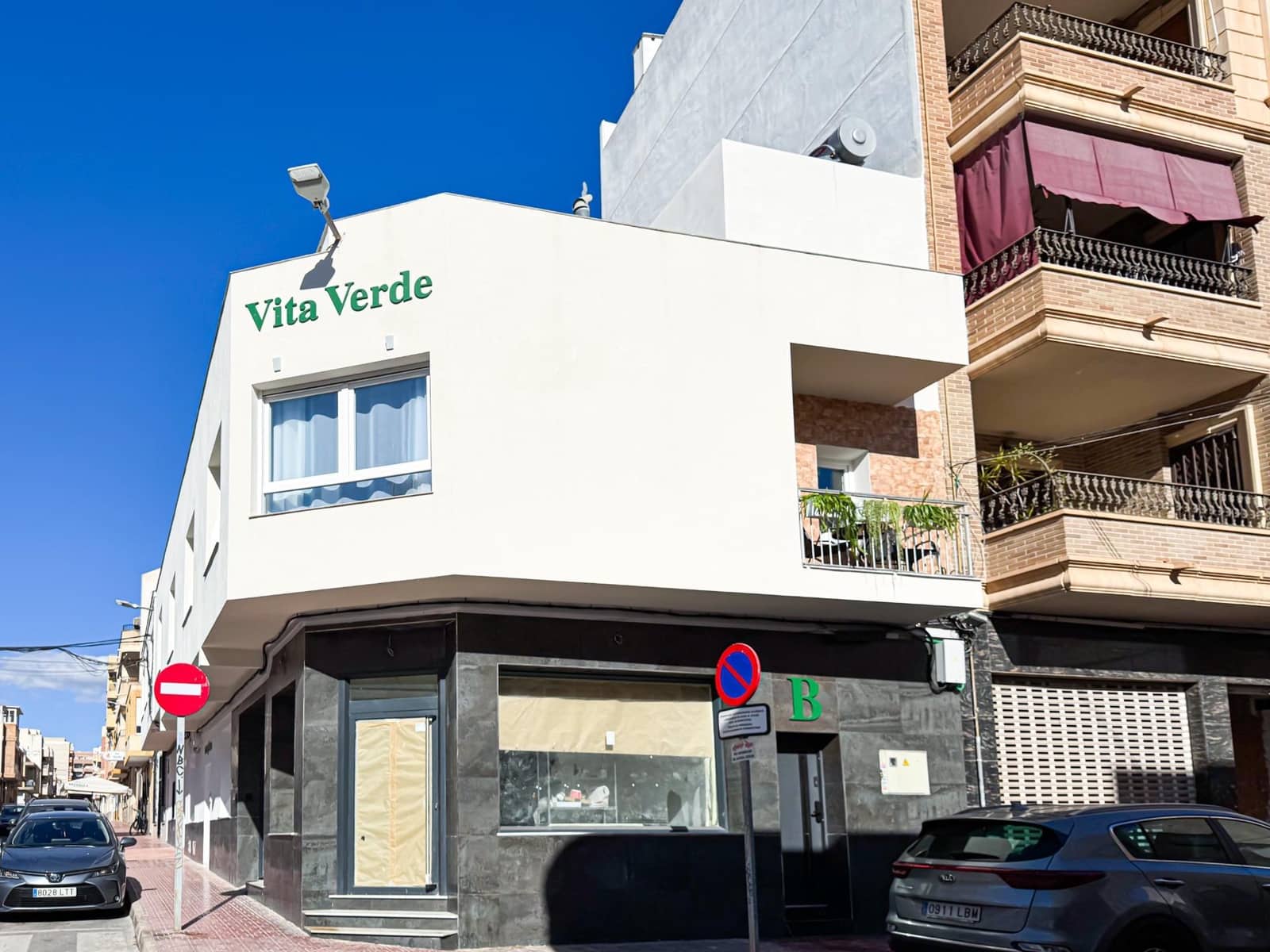 Hotel de 12 habitaciones en Torrevieja en venta - 1.490.000 € (Ref: 9491462)