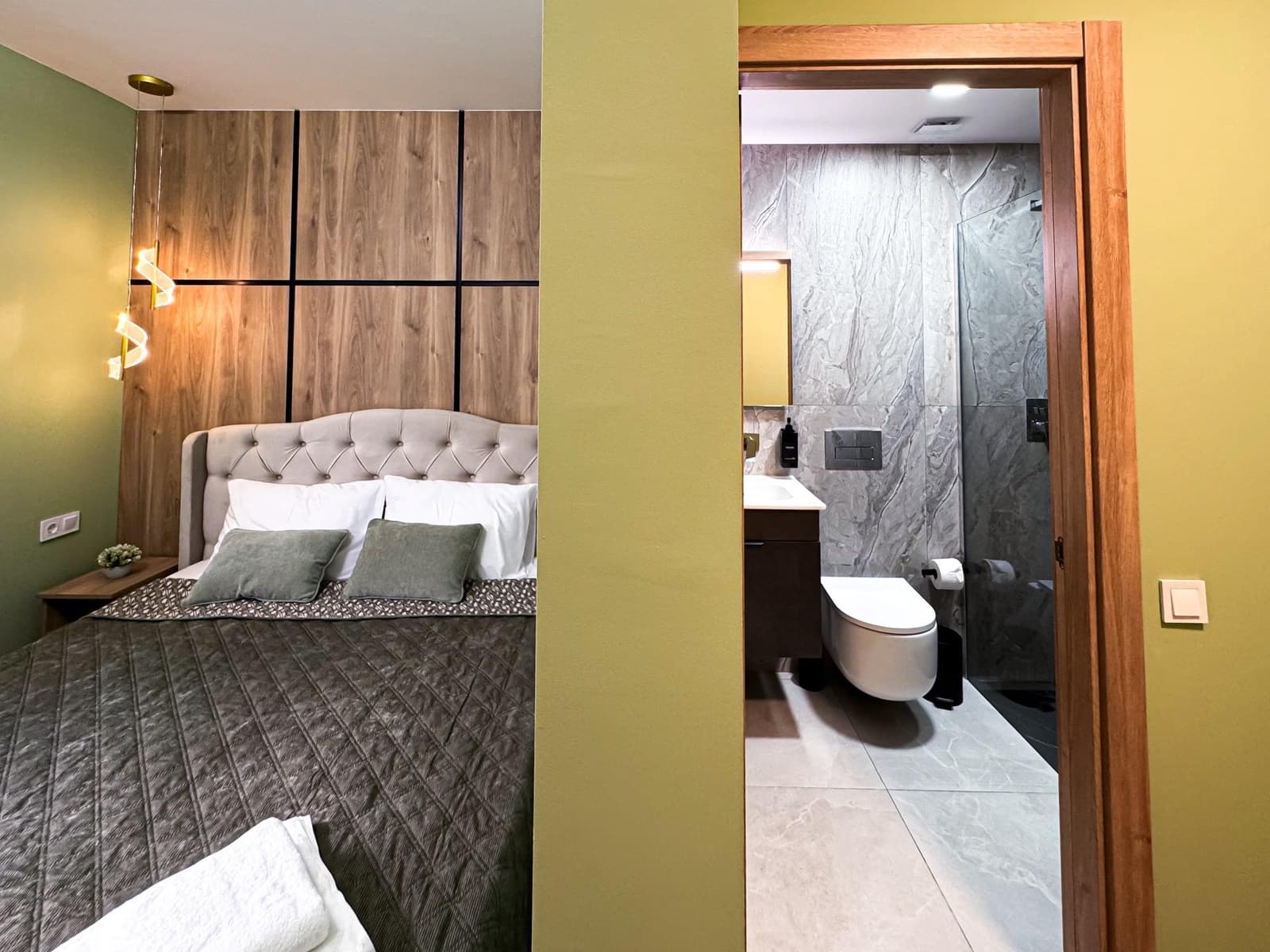 Hotel de 12 habitaciones en Torrevieja en venta - 1.490.000 € (Ref: 9491462)