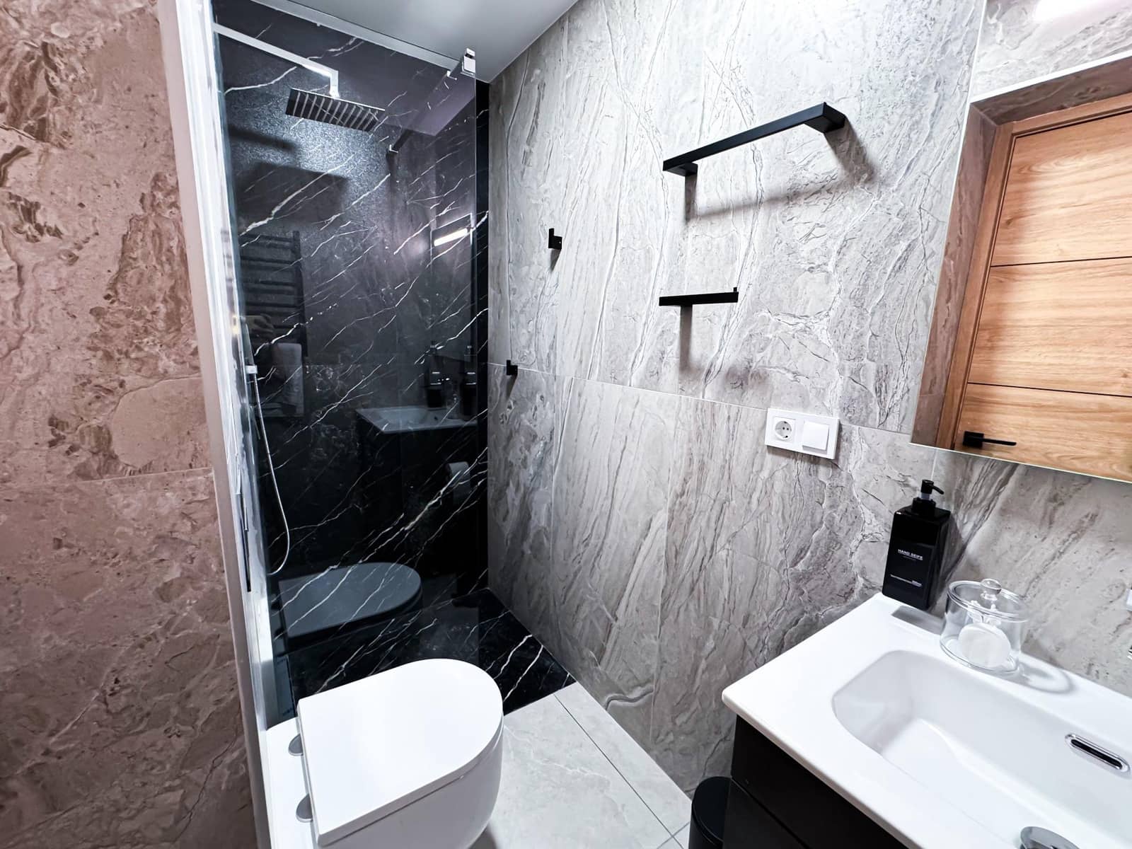 Hotel de 12 habitaciones en Torrevieja en venta - 1.490.000 € (Ref: 9491462)