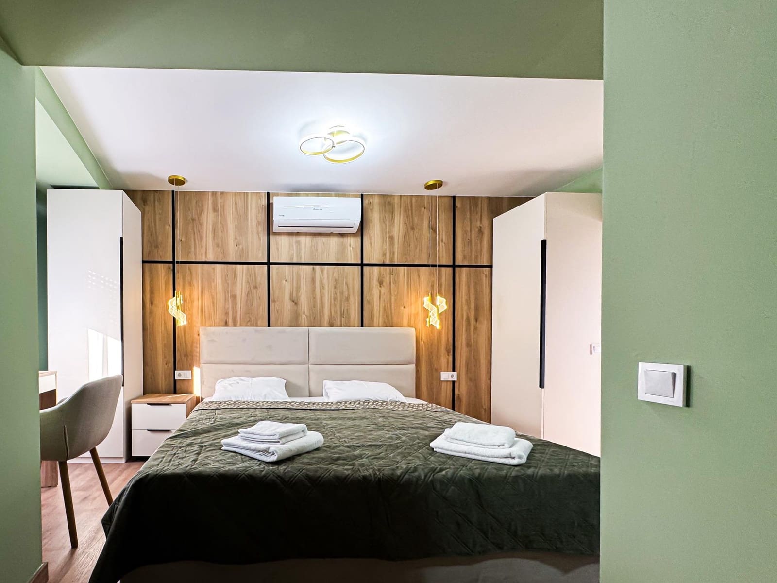 Hotel de 12 habitaciones en Torrevieja en venta - 1.490.000 € (Ref: 9491462)