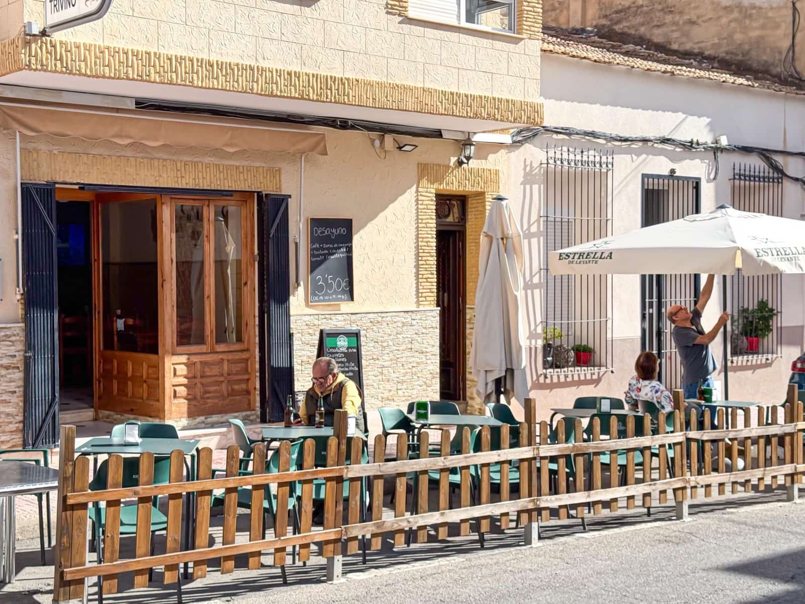 Hotel de 12 habitaciones en Torrevieja en venta - 1.490.000 € (Ref: 9491462)