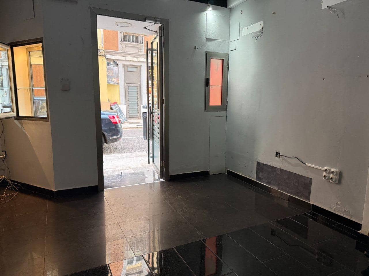 Kaupallinen vuokrattavana paikassa Valencia kaupunki - 550 € (Ref: 9502381)