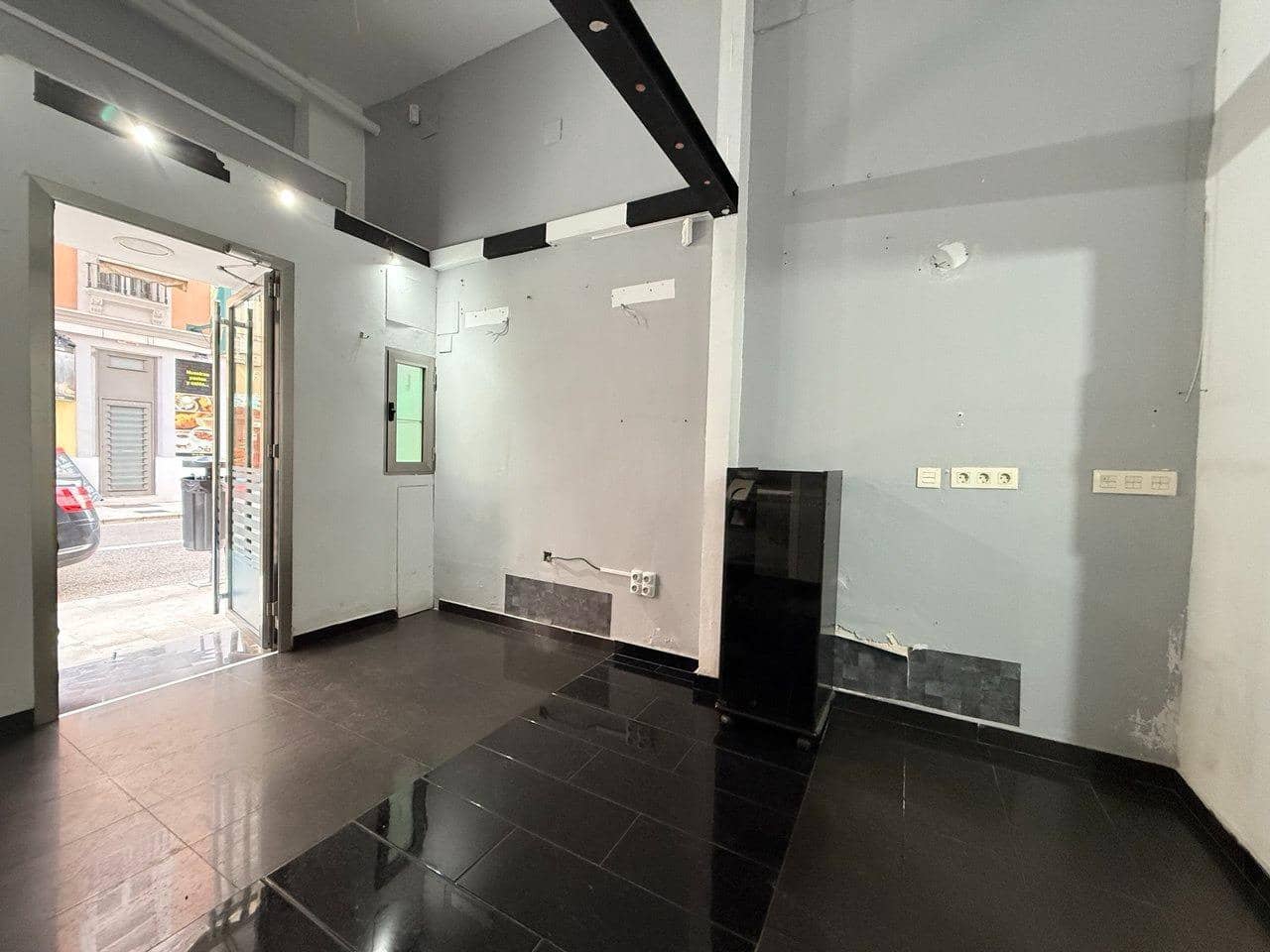 Kaupallinen vuokrattavana paikassa Valencia kaupunki - 550 € (Ref: 9502381)