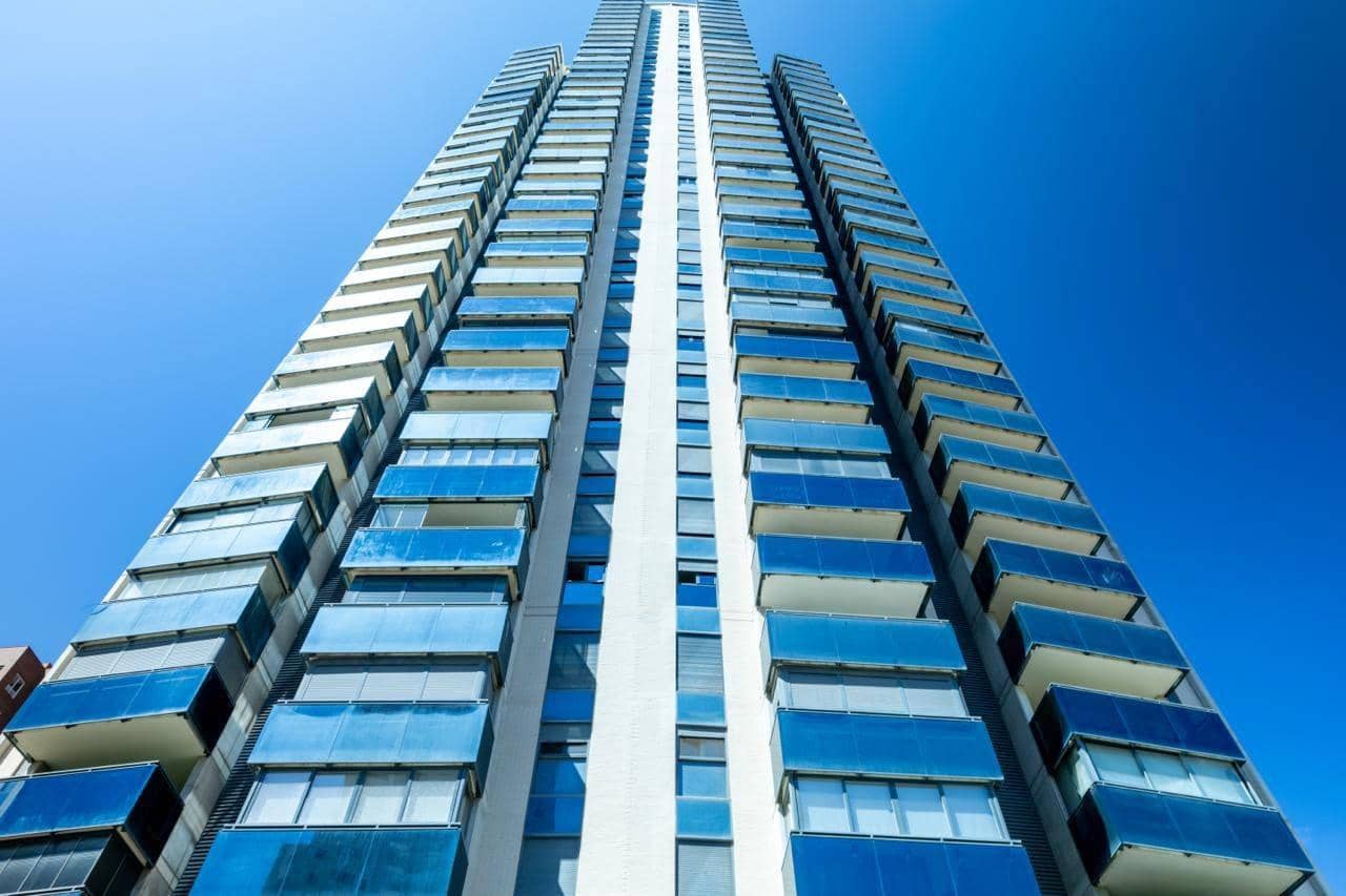 3 bedroom Apartment for rent in Benidorm with pool - € 1,800 (Ref: 9502383)