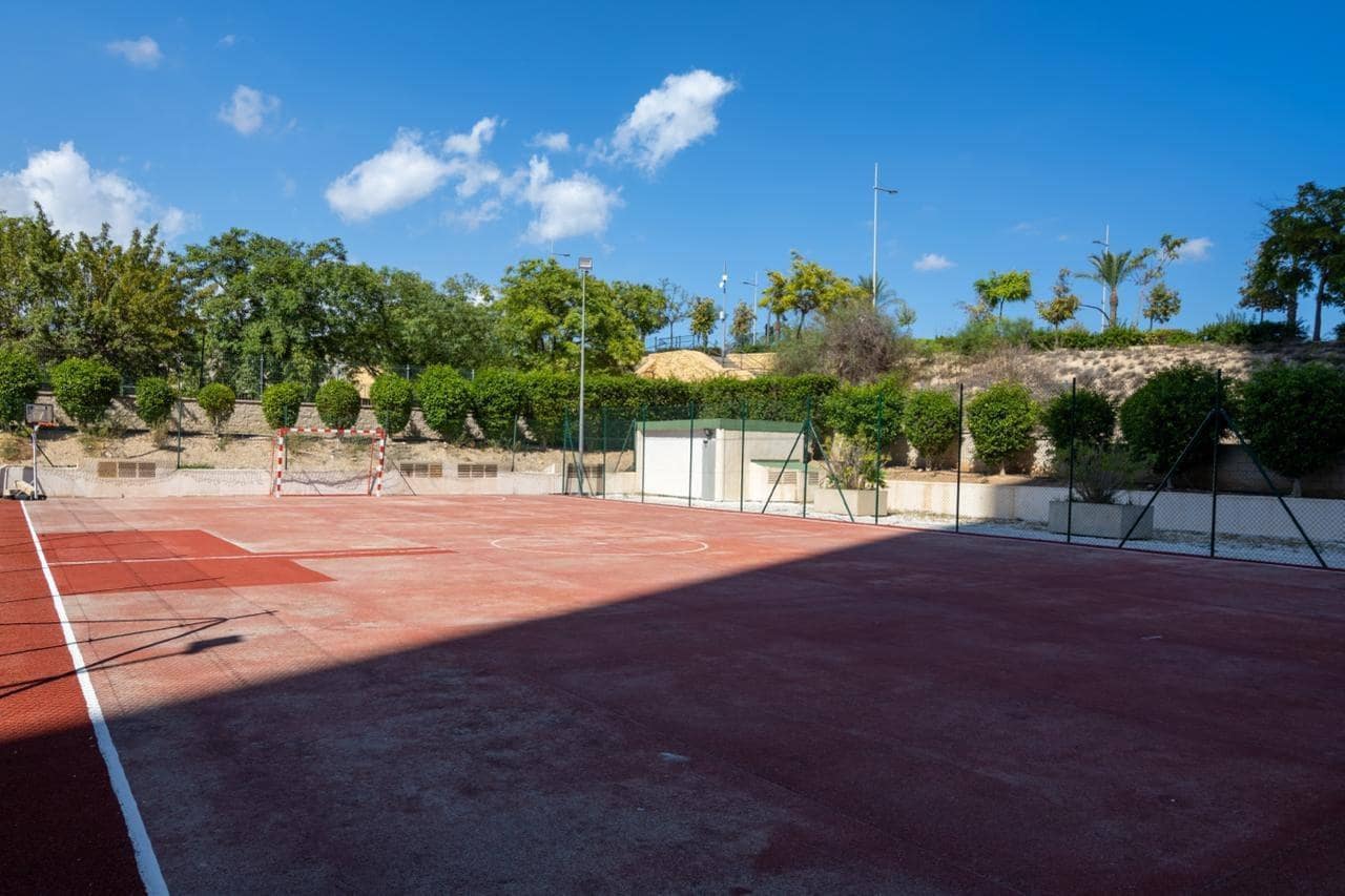 3 bedroom Apartment for rent in Benidorm with pool - € 1,800 (Ref: 9502383)