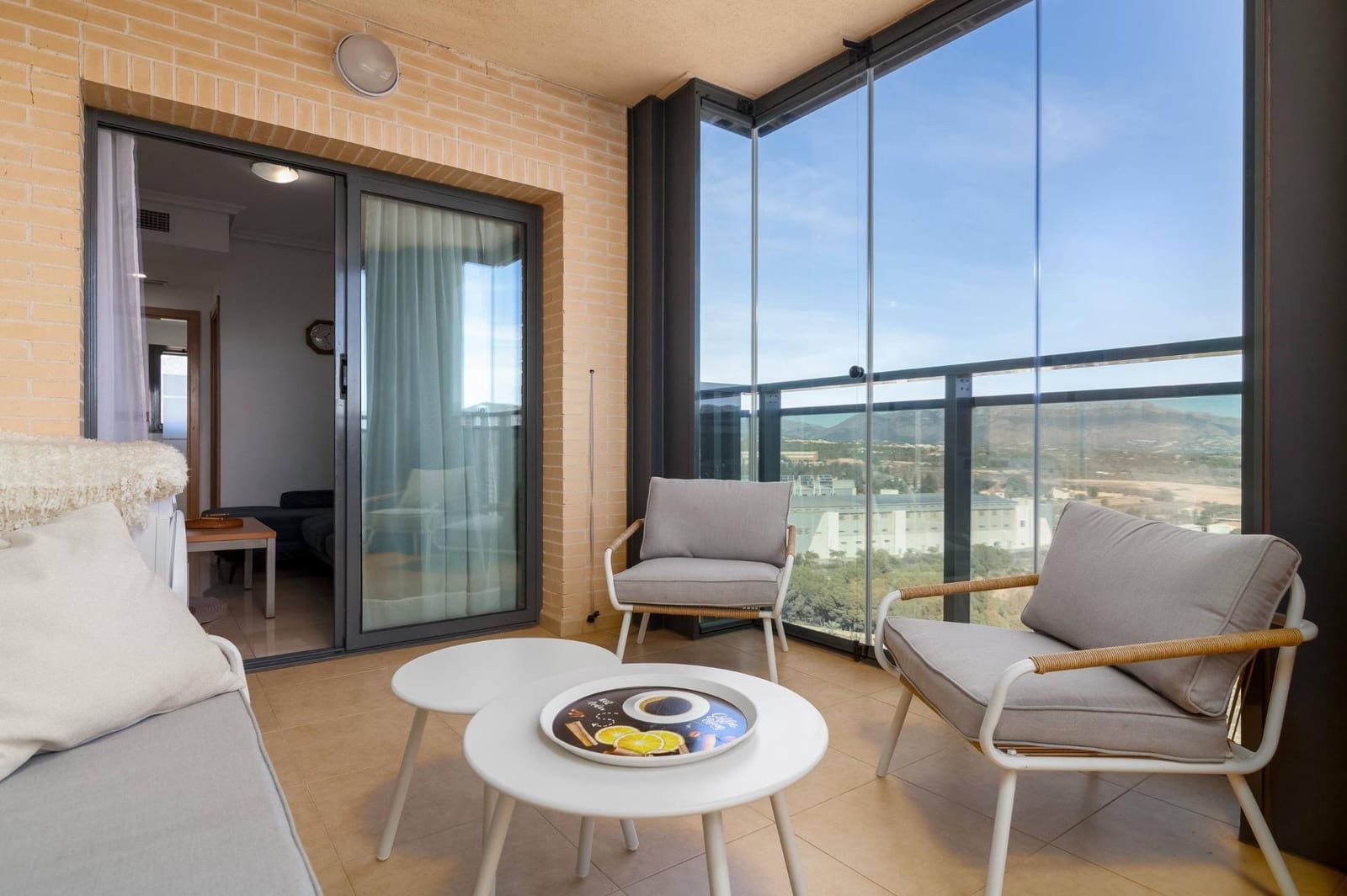 3 bedroom Apartment for rent in Benidorm with pool - € 1,800 (Ref: 9502383)