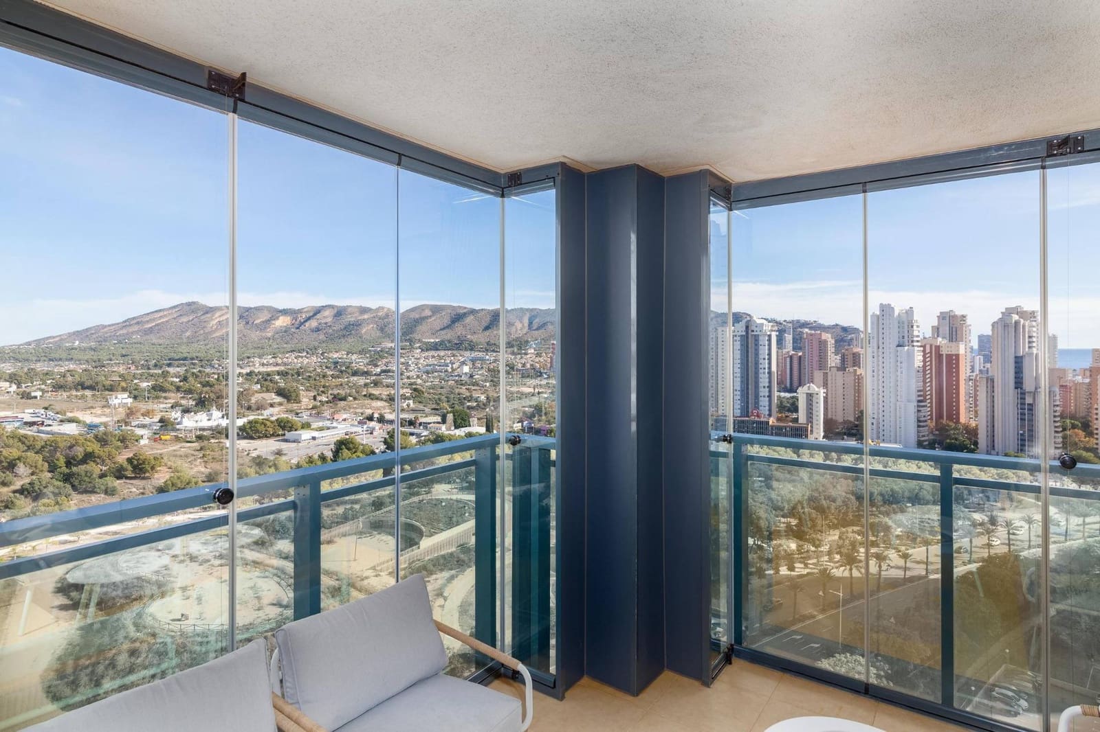 3 bedroom Apartment for rent in Benidorm with pool - € 1,800 (Ref: 9502383)