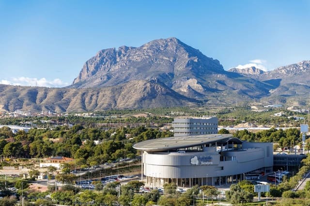 3 bedroom Apartment for rent in Rincón de Loix, Benidorm with pool - € 1,800 (Ref: 9502383)