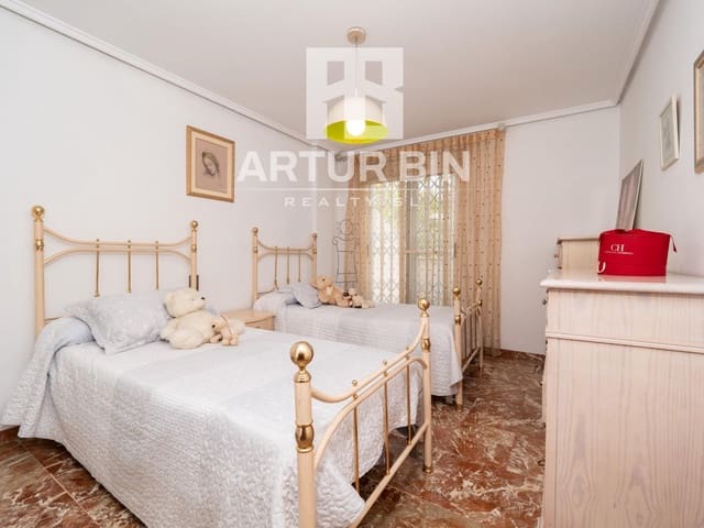 Casa de 4 habitaciones en Alaquàs en venta con garaje - 500.000 € (Ref: 9502675)