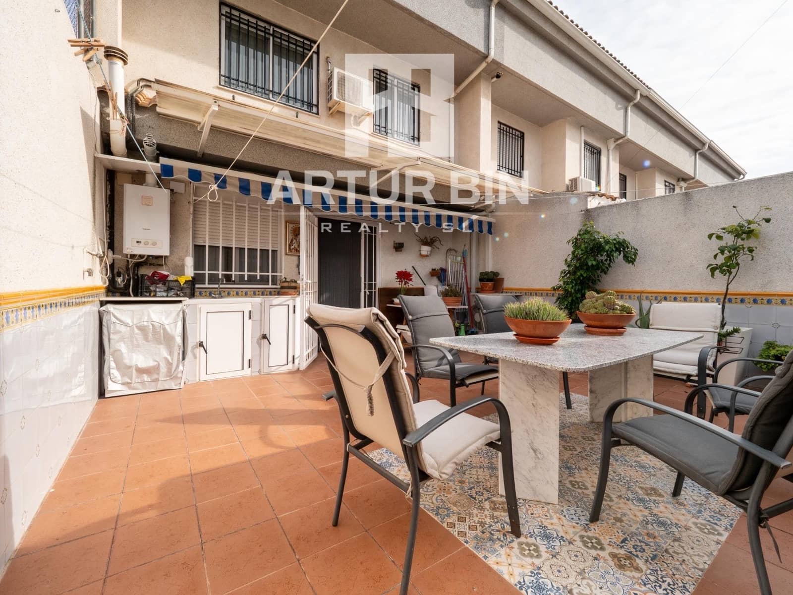 Casa de 4 habitaciones en Alaquàs en venta con garaje - 500.000 € (Ref: 9502675)