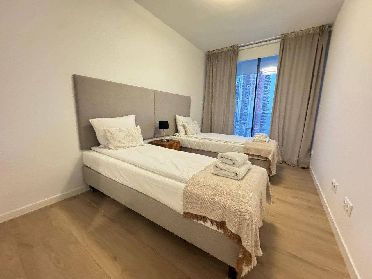 Apartamento de 3 habitaciones en Benidorm en alquiler - 2.300 € (Ref: 9504315)