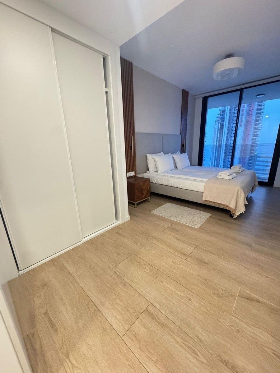 Apartamento de 3 habitaciones en Benidorm en alquiler - 2.300 € (Ref: 9504315)