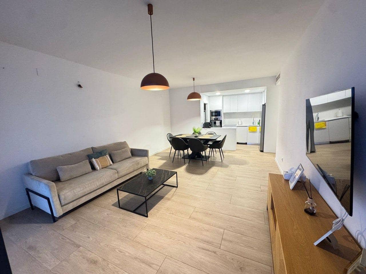 Apartamento de 3 habitaciones en Benidorm en alquiler - 2.300 € (Ref: 9504315)