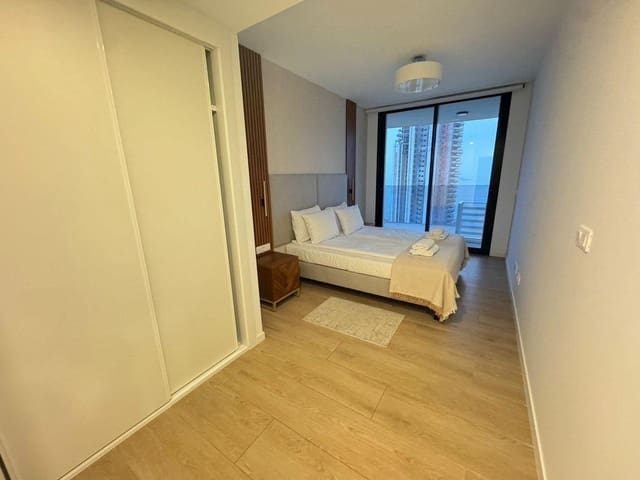 Apartamento de 3 habitaciones en Playa Poniente, Benidorm en alquiler - 2.300 € (Ref: 9504315)