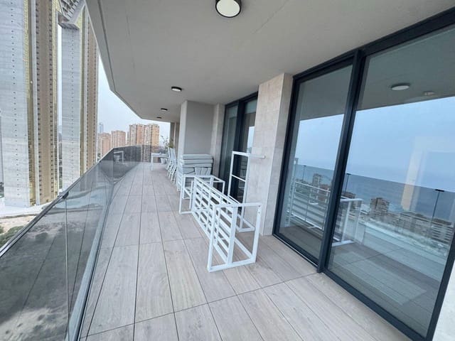 Apartamento de 3 habitaciones en Playa Poniente, Benidorm en alquiler - 2.300 € (Ref: 9504315)