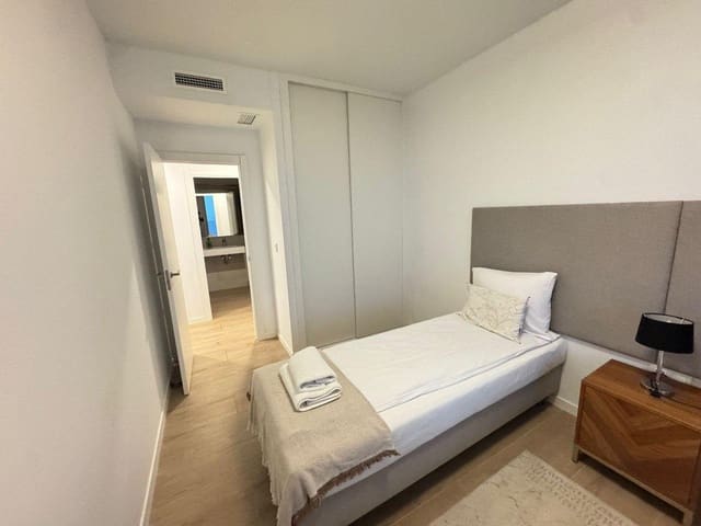 Apartamento de 3 habitaciones en Playa Poniente, Benidorm en alquiler - 2.300 € (Ref: 9504315)