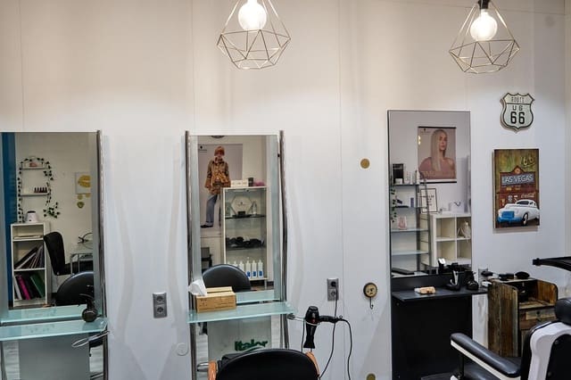 4 bedroom Business for sale in Trinitat, Valencia city - € 30,000 (Ref: 9513432)