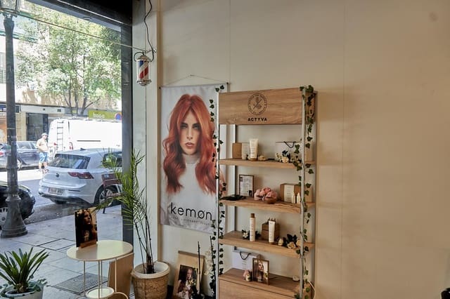 4 bedroom Business for sale in Trinitat, Valencia city - € 30,000 (Ref: 9513432)