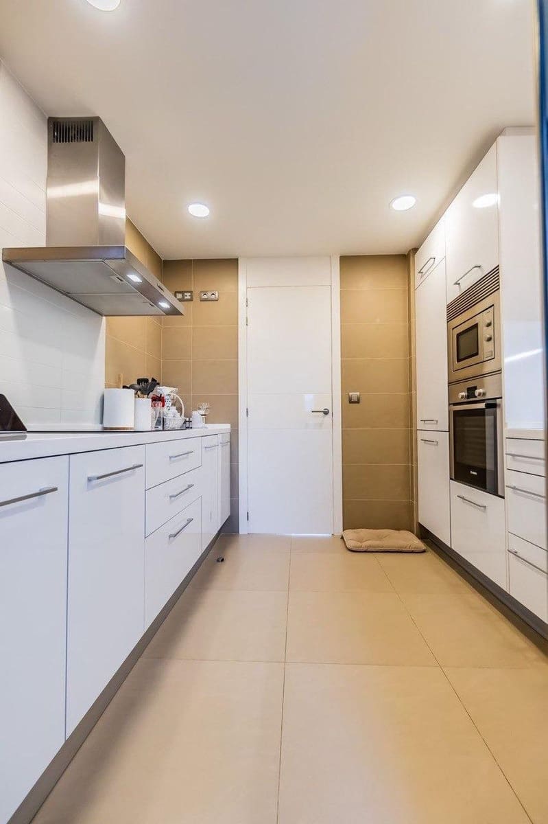 2 soveværelse Lejlighed til salg i Benidorm med swimmingpool - € 525.000 (Ref: 9518930)