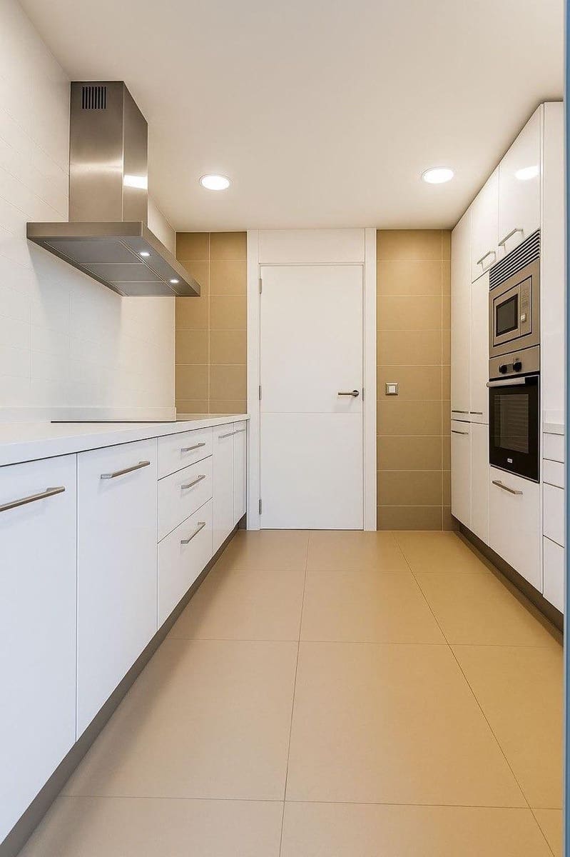 2 bedroom Apartment for rent in Benidorm with pool - € 1,900 (Ref: 9518931)