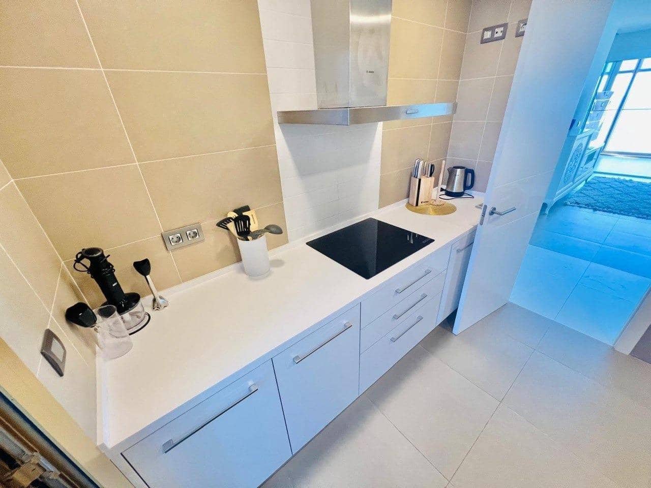 2 bedroom Apartment for rent in Benidorm with pool - € 1,900 (Ref: 9518931)