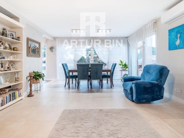 5 makuuhuone Huvila myytävänä paikassa L'Eliana mukana uima-altaan 
autotalli - 597 000 € (Ref: 9561821)